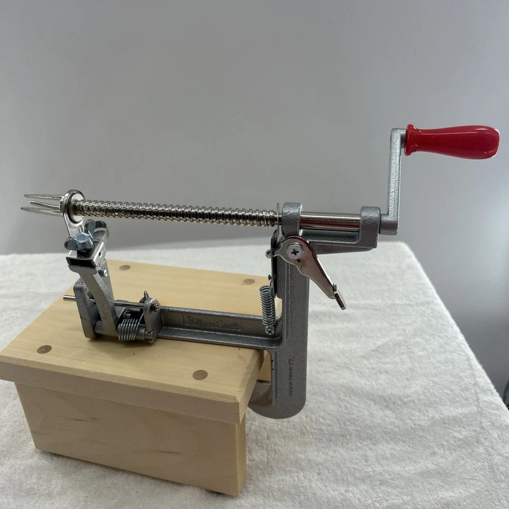 The Pampered Chef Apple Peeler Corer Slicer With Wooden Stand SEE INFO
